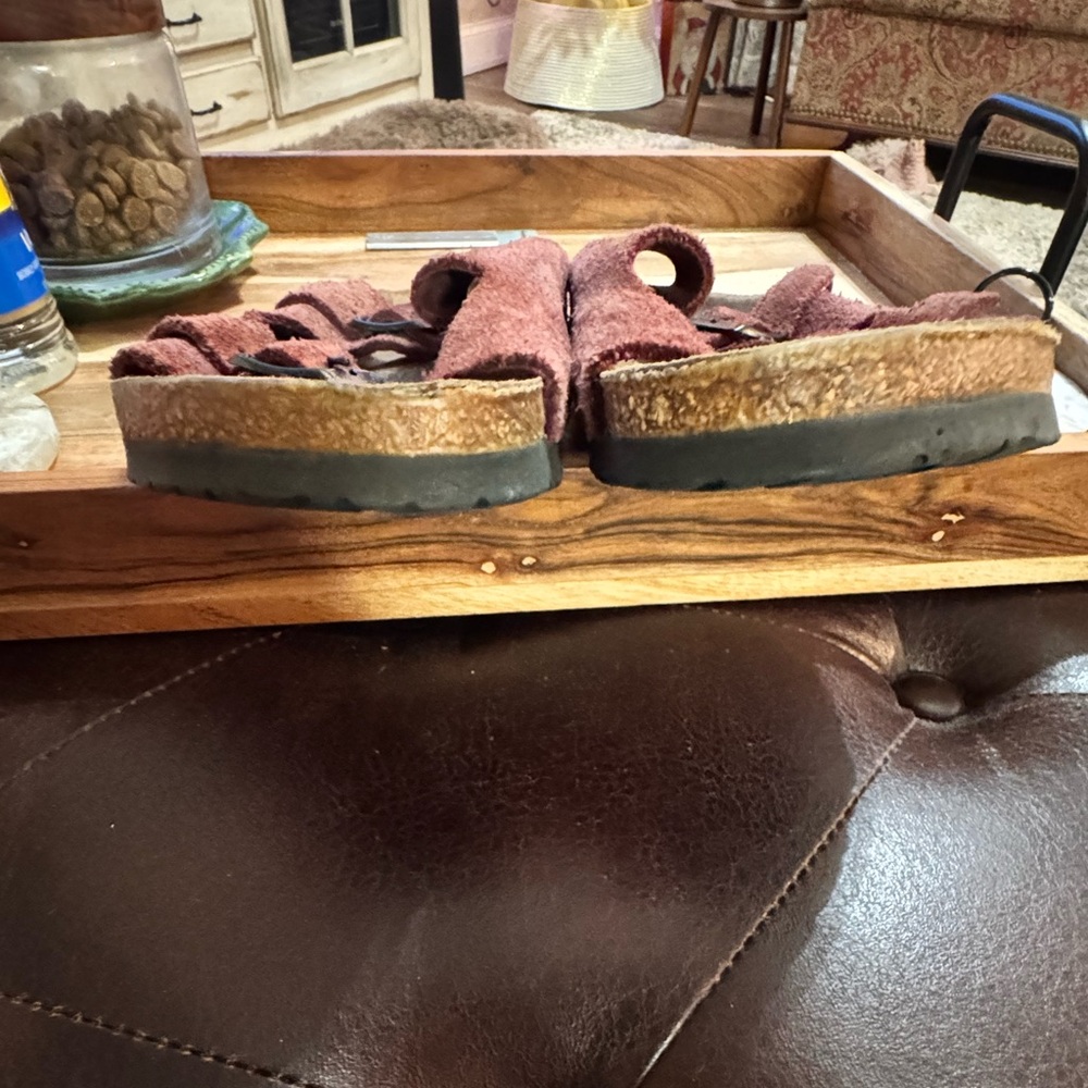 Birkenstock Arizona Burgundy
Suede Sandals size 39 - Picture 7 of 8